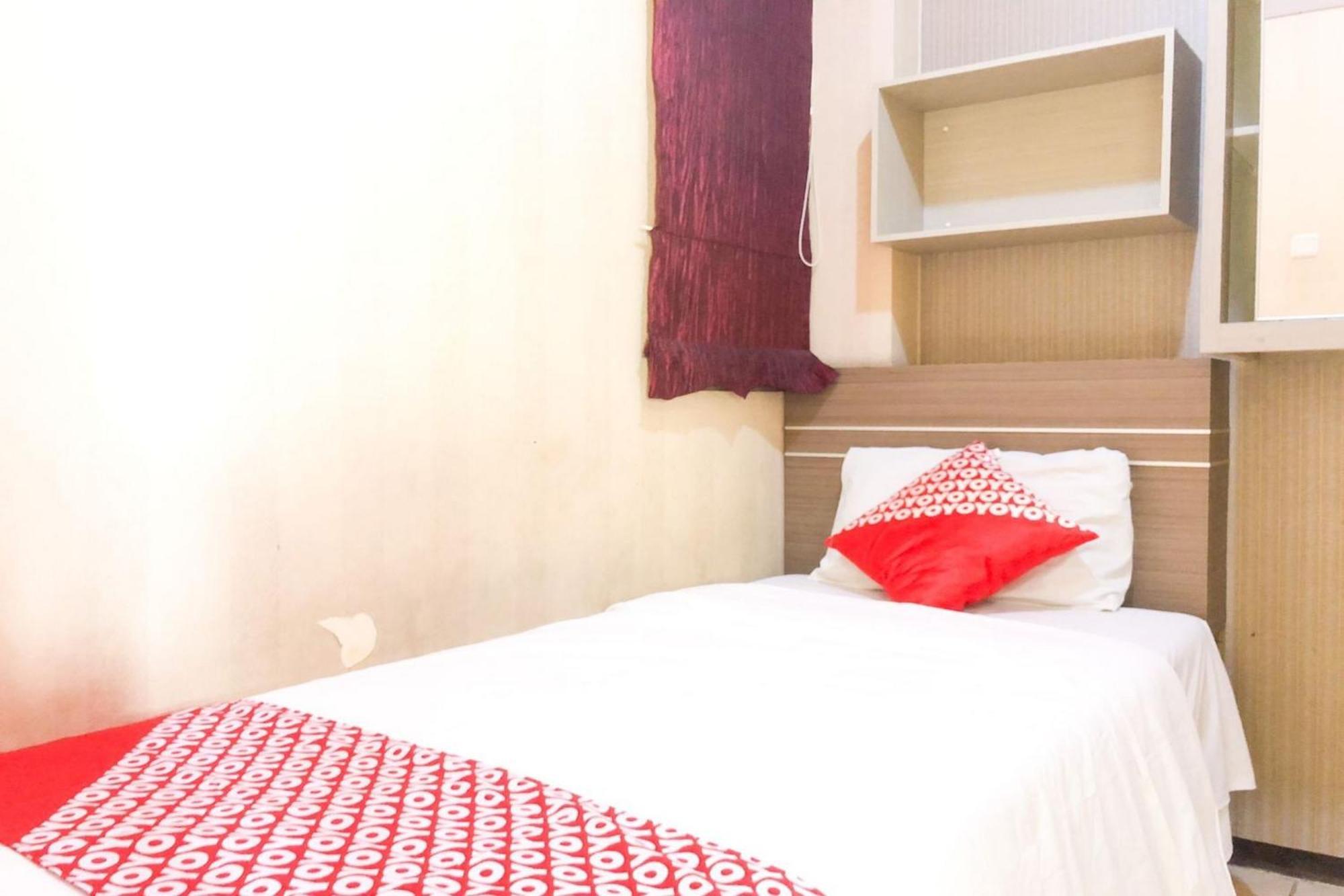 Oyo 93767 45 Guest House Sragen Exterior foto